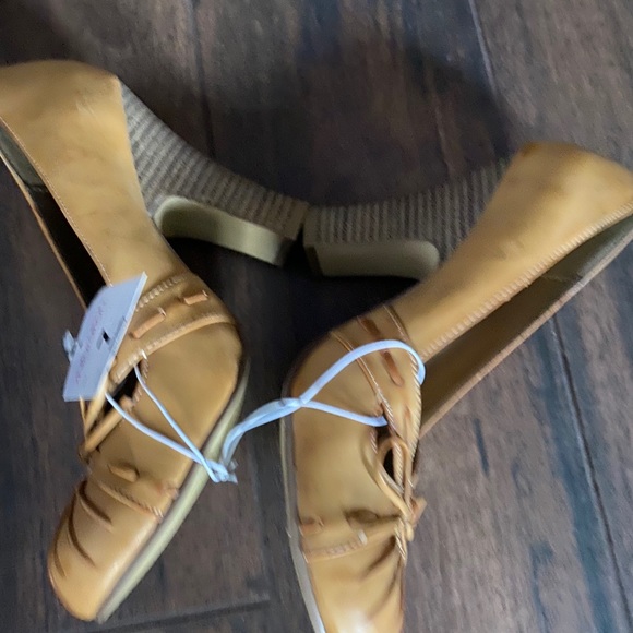 Xhilaration Shoes - Picture 2 of 3